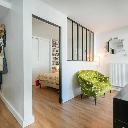 Superb With A Pool Accessible *