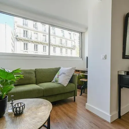 Superb With A Pool Accessible *