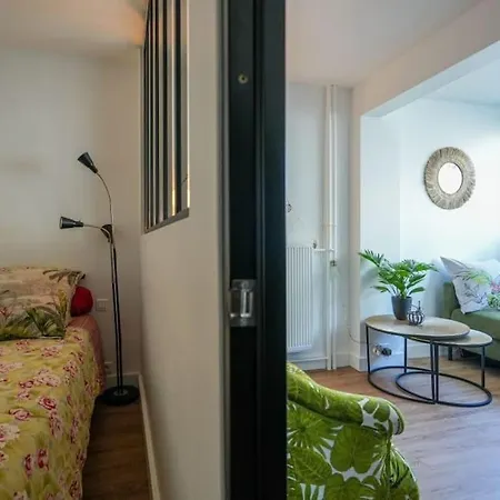Superb With A Pool Accessible Appartement