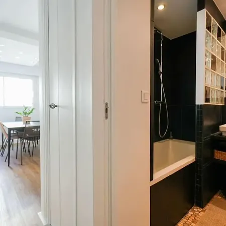 Superb With A Pool Accessible *